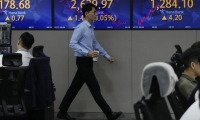 湖北暴雪致38条高速路管制 有乘客被堵超过30小时 沿途有村民自发送热水